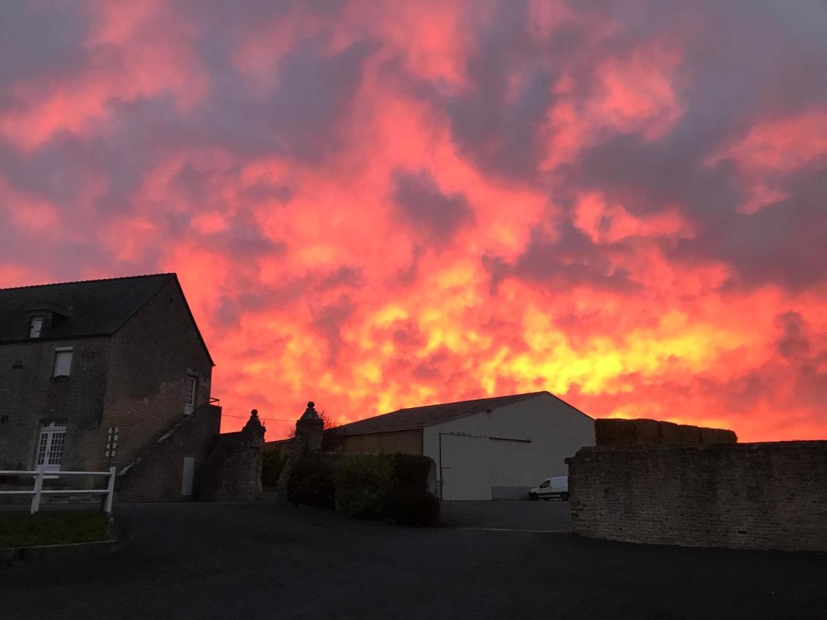 Grand Gite De La Ferme De La Tourelle Longues-sur-Mer Экстерьер фото